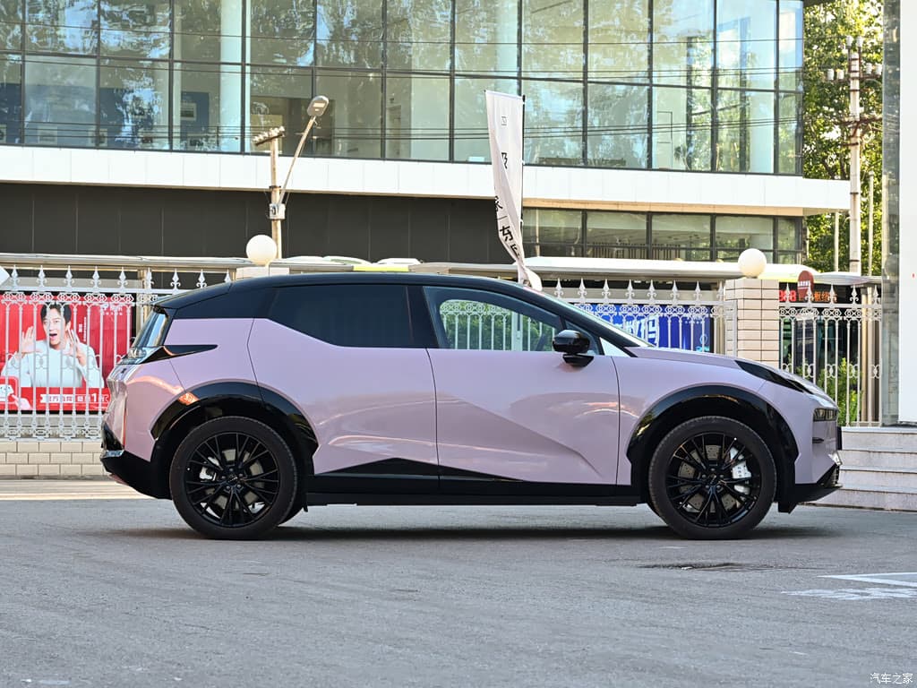 2025 Zeekr X — for export