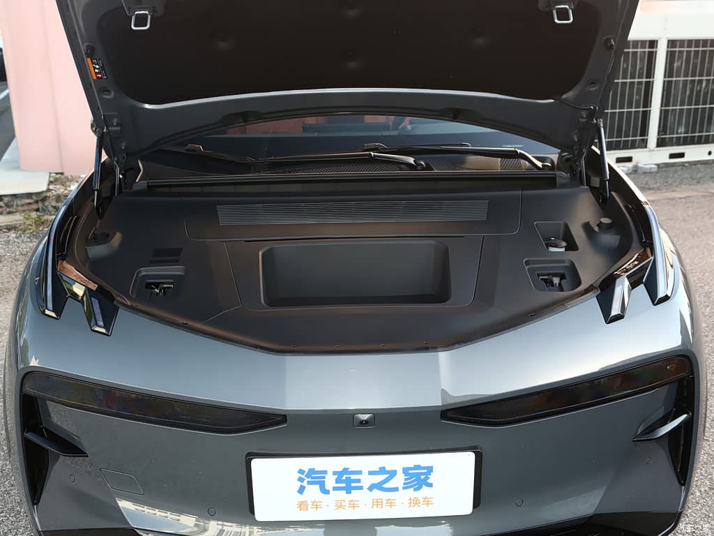 Zeekr X battery sizes and published range — Zeekr X matrix LED lighting detail