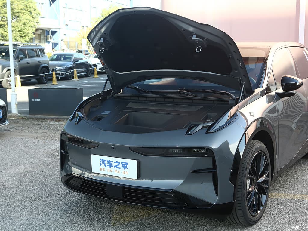 Zeekr X ADAS and LiDAR for overseas dealers — Zeekr X roof sensor hardware detail